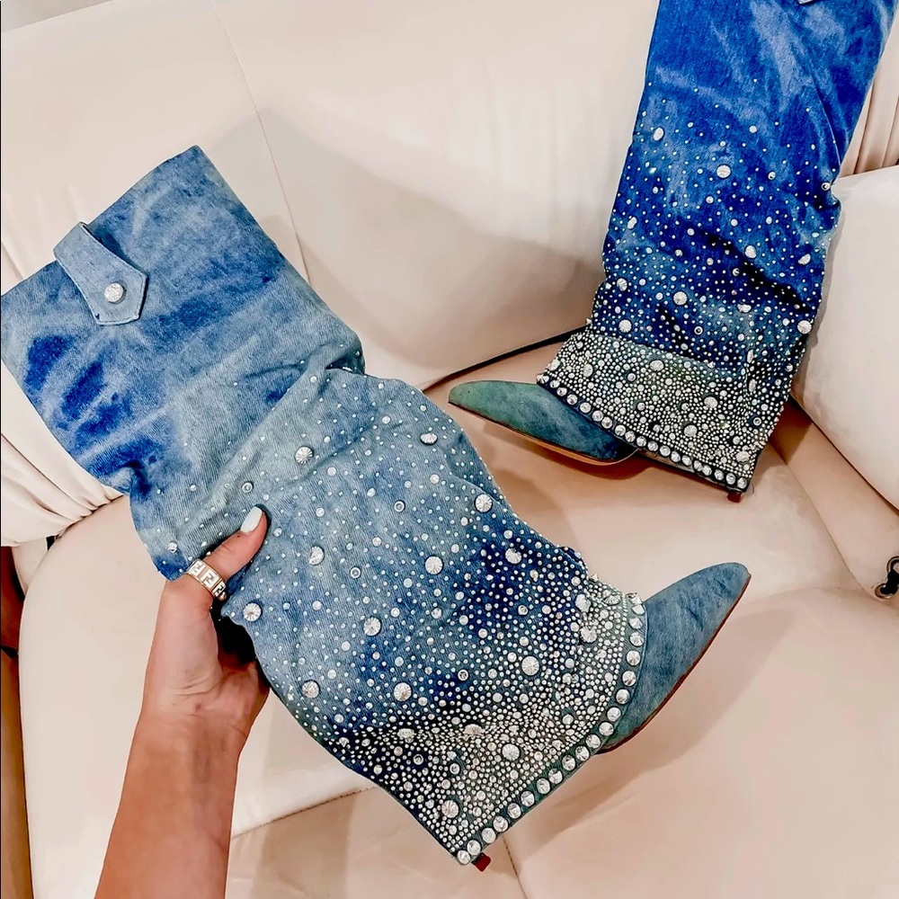 Soooo cute- denim cowboy rhinestone boots- size 8